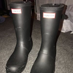 Size 8 matte black Hunter adjustable rain boots
